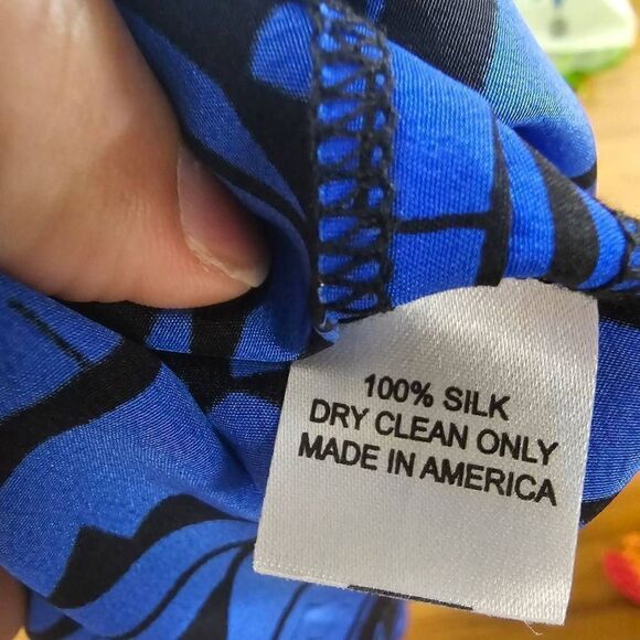 Amanda Uprichard Silk Top Blouse Size Medium Aztec Print Blue Black - Picture 6 of 6